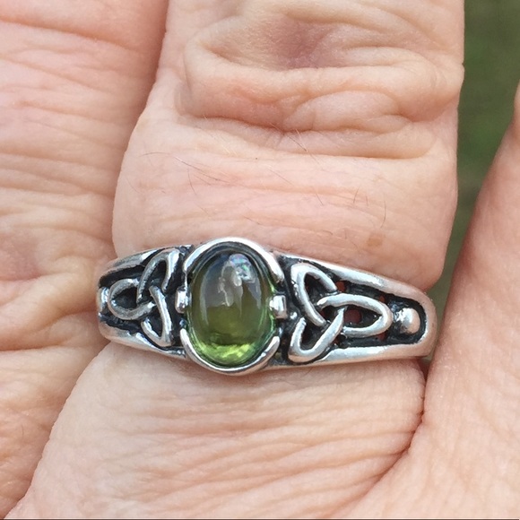 Triskele Ring .925 Sterling Silver w/ Peridot - Picture 8 of 8